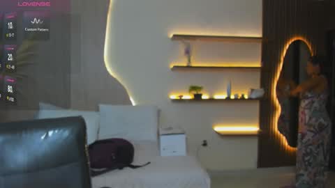 V A N E  online show from November 11, 3:09 am