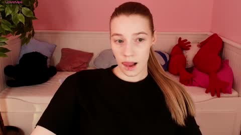 Vanessa online show from April 8, 4:10 pm