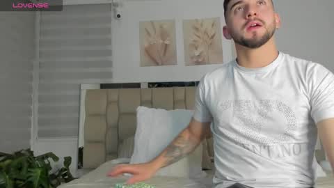 Vanessa  Please help me with your thumbs up its important  online show from January 13, 3:25 am