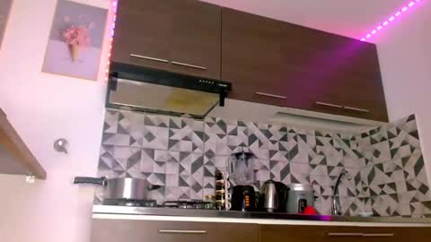 VANESSA BRETT online show from February 24, 8:49 am