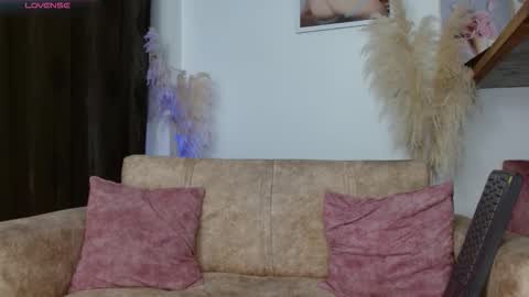 VANESSA BRETT online show from February 17, 5:17 am