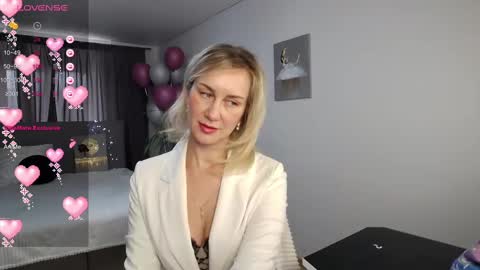 Vanessa  online show from March 11, 7:03 am