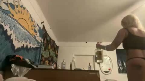 vanessaluvs2play online show from May 9, 8:31 am