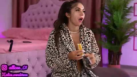 Vanessa Simon online show from September 27, 6:55 am