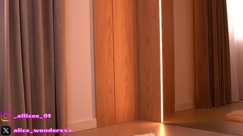 Vanessa Simon online show from March 18, 6:19 am