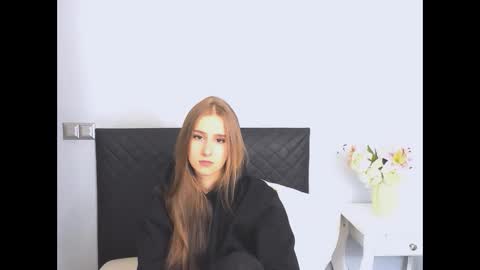 VanessaTrue online show from December 19, 5:30 pm