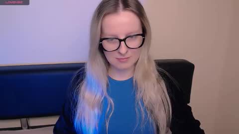 Mia online show from October 30, 8:04 am