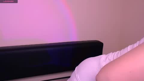 Mia online show from October 25, 7:08 am