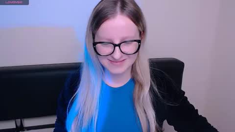 Mia online show from October 28, 7:42 am