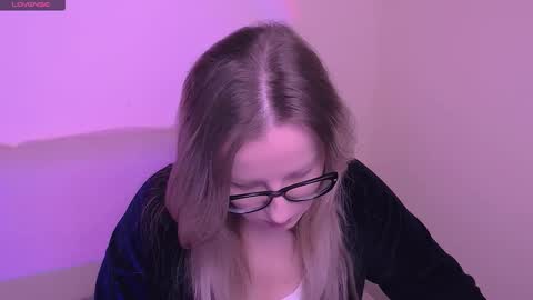 Mia online show from November 10, 8:06 am