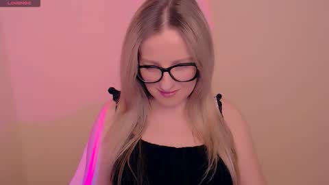 Mia online show from March 24, 7:42 pm