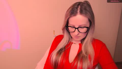 Mia online show from February 19, 5:34 pm