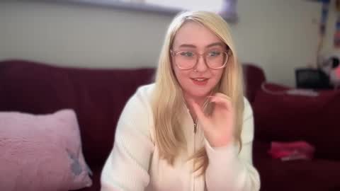 vanillapuddingpie online show from February 16, 7:05 pm