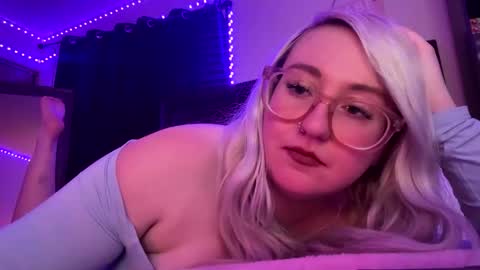 vanillapuddingpie online show from April 11, 1:21 am