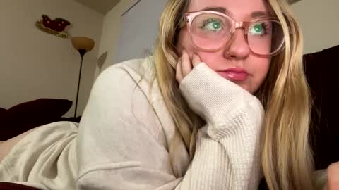 vanillapuddingpie online show from December 3, 4:31 am