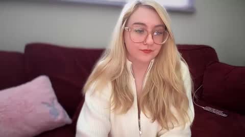 vanillapuddingpie online show from February 18, 4:14 pm