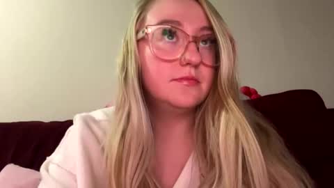 vanillapuddingpie online show from December 13, 1:37 am