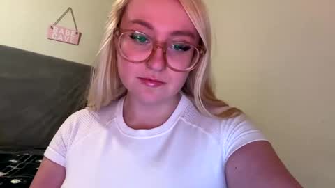 vanillapuddingpie online show from January 7, 11:45 pm