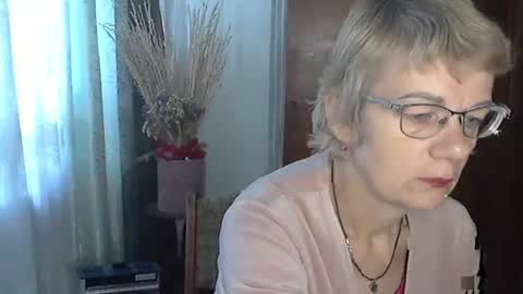 Vanillaxcreamy online show from November 1, 8:57 am