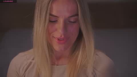 Sophie online show from February 7, 2:03 am