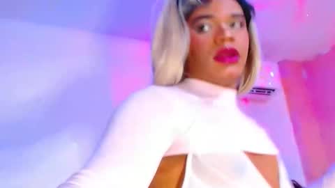 vannesa01 online show from October 3, 9:01 pm