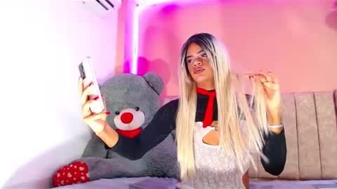 vannesa01 online show from December 11, 4:41 pm