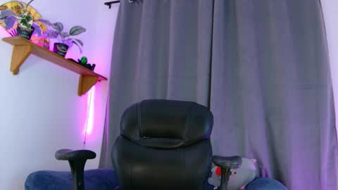 Vayolett online show from February 2, 3:15 am