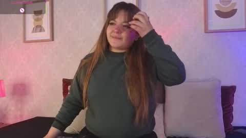 Vee Simons online show from October 27, 7:47 pm