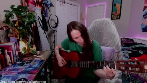 Snapshot of veeweatherbee chatting on December 9, 12:23 am Violet Weatherbee online show from December 9, 12:23 am