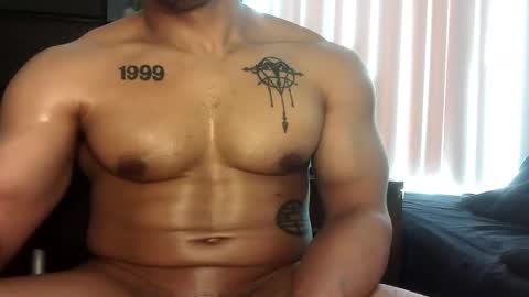 Vegas Love online show from April 5, 9:01 pm