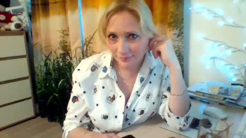 velka_raspberry online show from June 17, 4:45 pm