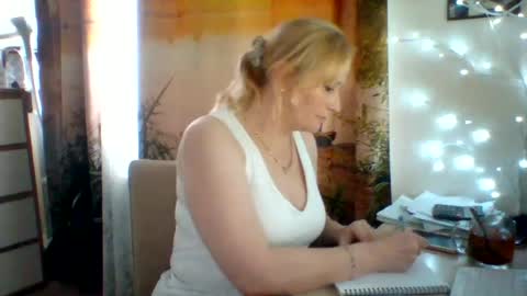 velka_raspberry online show from June 21, 9:16 am