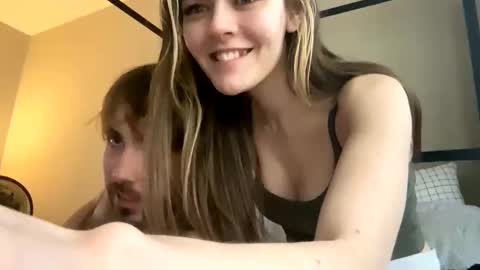 velmaxshaggy online show from March 5, 8:10 pm