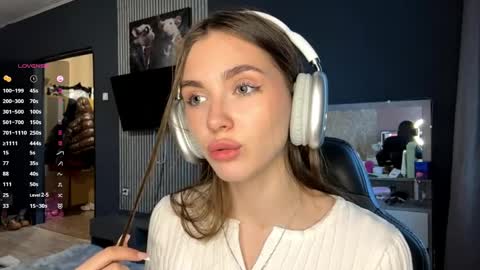 Nia online show from March 28, 3:13 pm