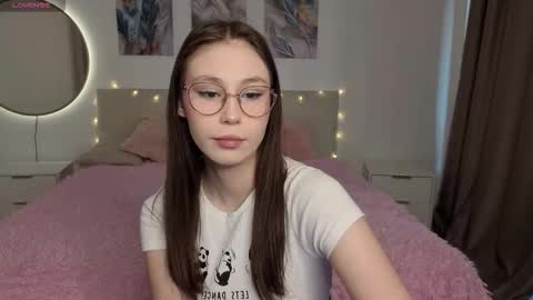 velveetaa online show from March 31, 9:10 am