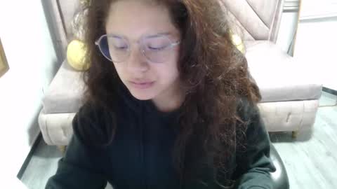 velvet_moon_v online show from December 20, 1:29 pm