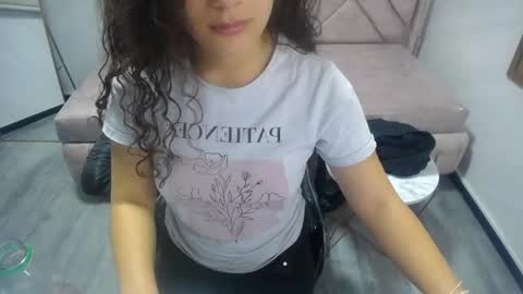 velvet_moon_v online show from September 30, 1:21 pm