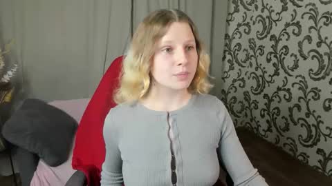 velvet_peach_ online show from November 29, 11:40 am