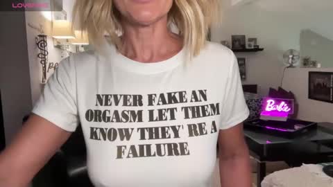 VelvetBarbie online show from March 12, 9:03 pm