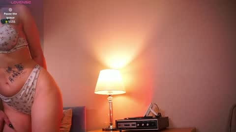 Lily online show from May 10, 9:32 pm