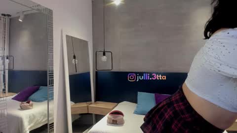 Snapshot of velvettease_ chatting on October 22, 1:13 pm velvettease_ online show from October 22, 1:13 pm