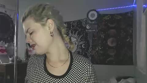 Miss Venus online show from November 11, 2:30 pm