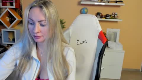 Snapshot of veola_new chatting on January 6, 6:58 am Violetta  online show from January 6, 6:58 am