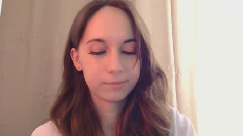 Una online show from February 18, 12:05 pm