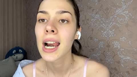 Ayla online show from April 4, 4:03 pm