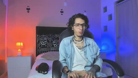 vergil_noir online show from May 13, 5:17 am