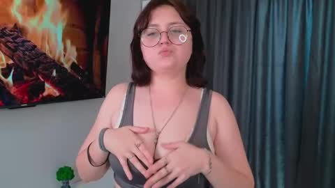 Snapshot of veronica_christensen chatting on October 25, 5:08 am Maria online show from October 25, 5:08 am