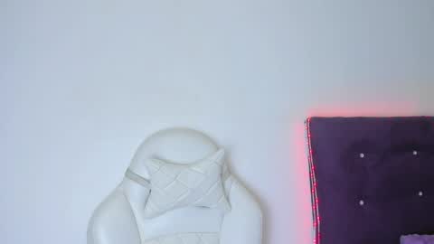 veronicaa_squirt online show from April 24, 4:25 am