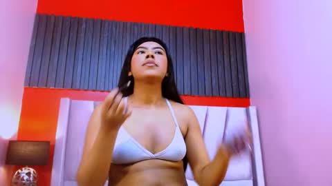 Veronica Robles online show from March 4, 7:00 pm