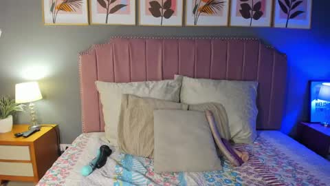 Veronica  online show from March 12, 12:04 pm